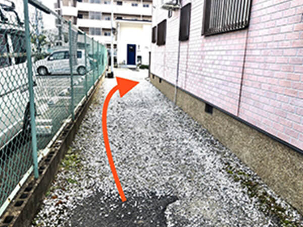 こちらに進みます